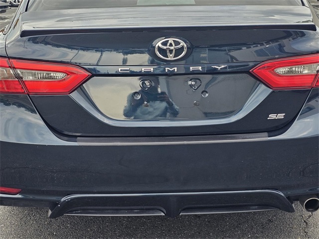 2018 Toyota Camry SE photo 6