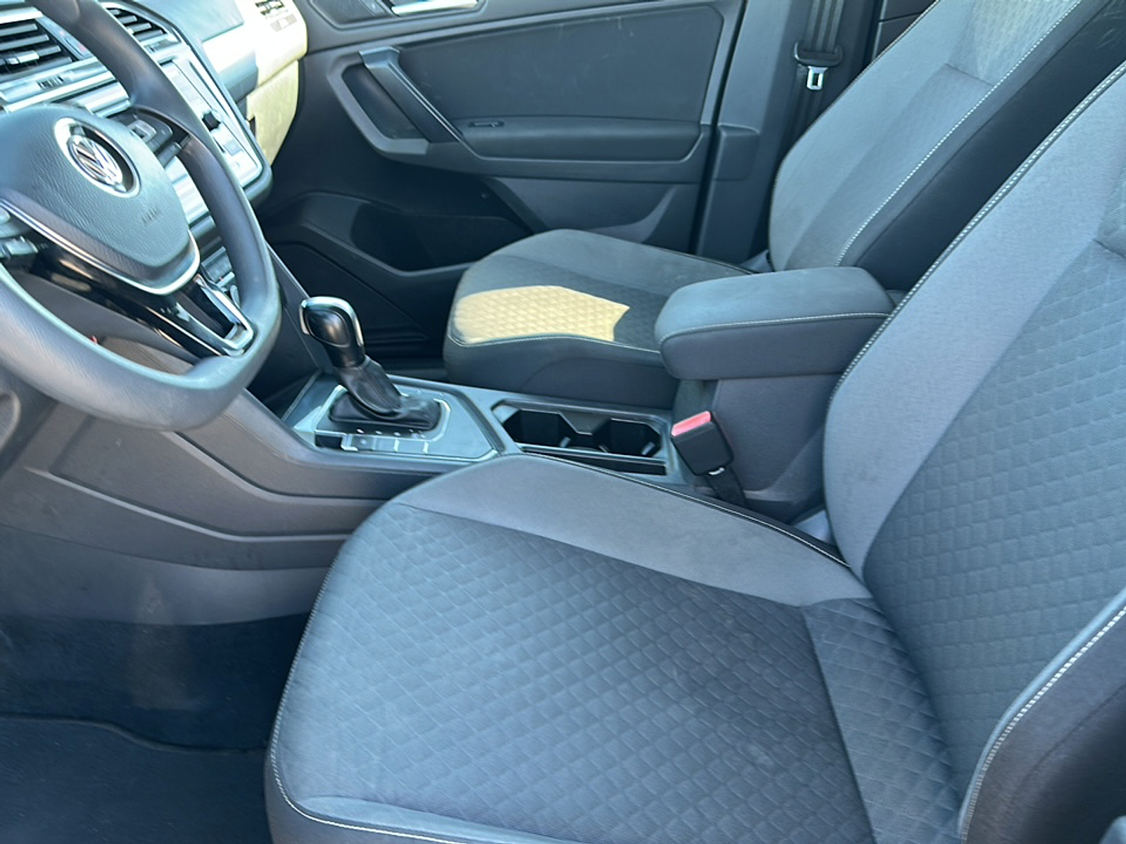 2021 Volkswagen Tiguan S photo 2