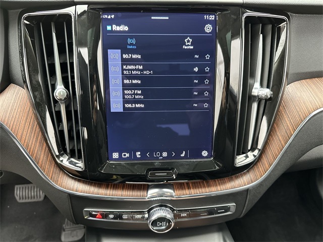 2023 Volvo XC60 B5 Plus photo 7