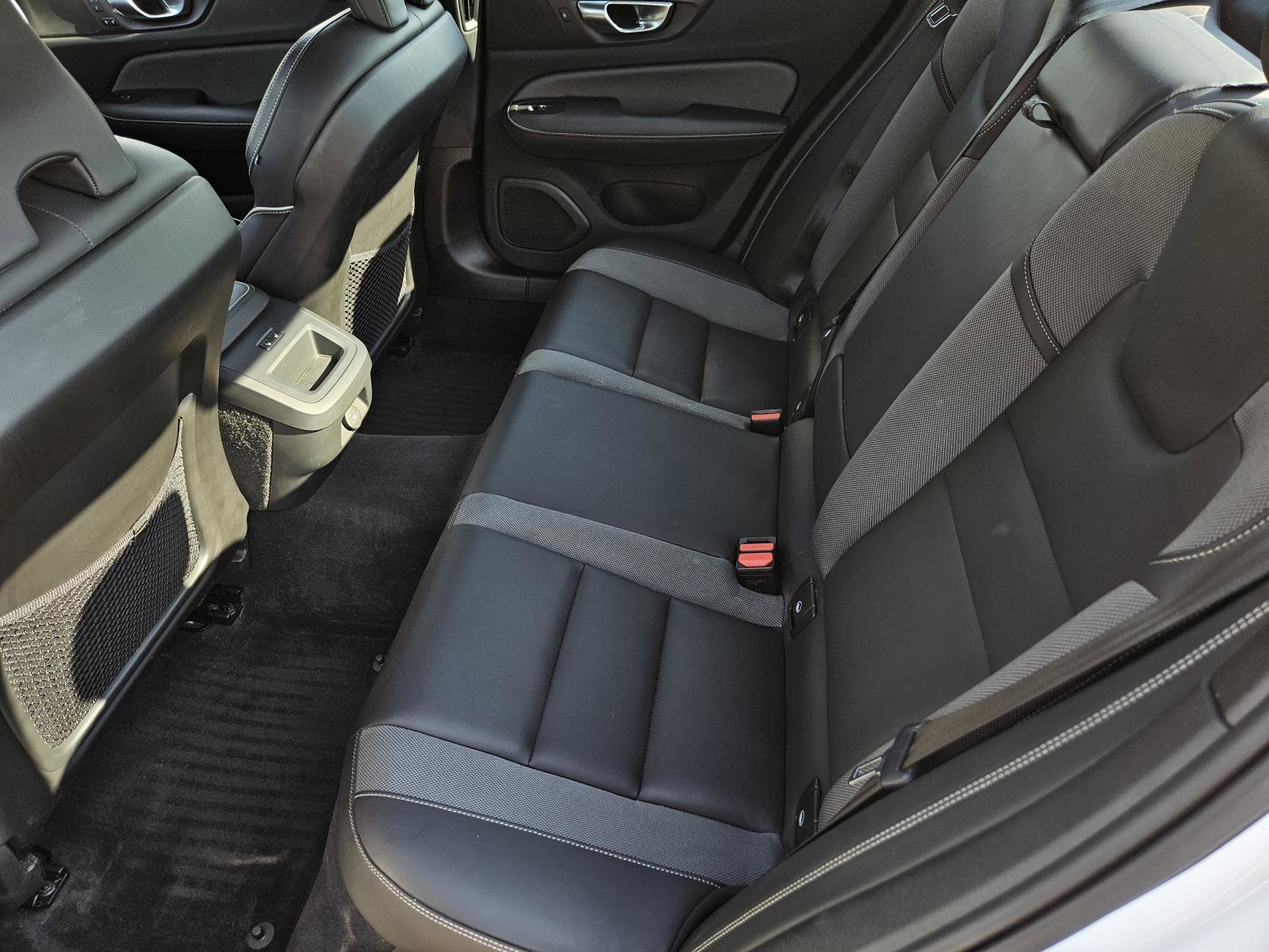2024 Volvo S60 B5 AWD Plus Black Edition photo 24
