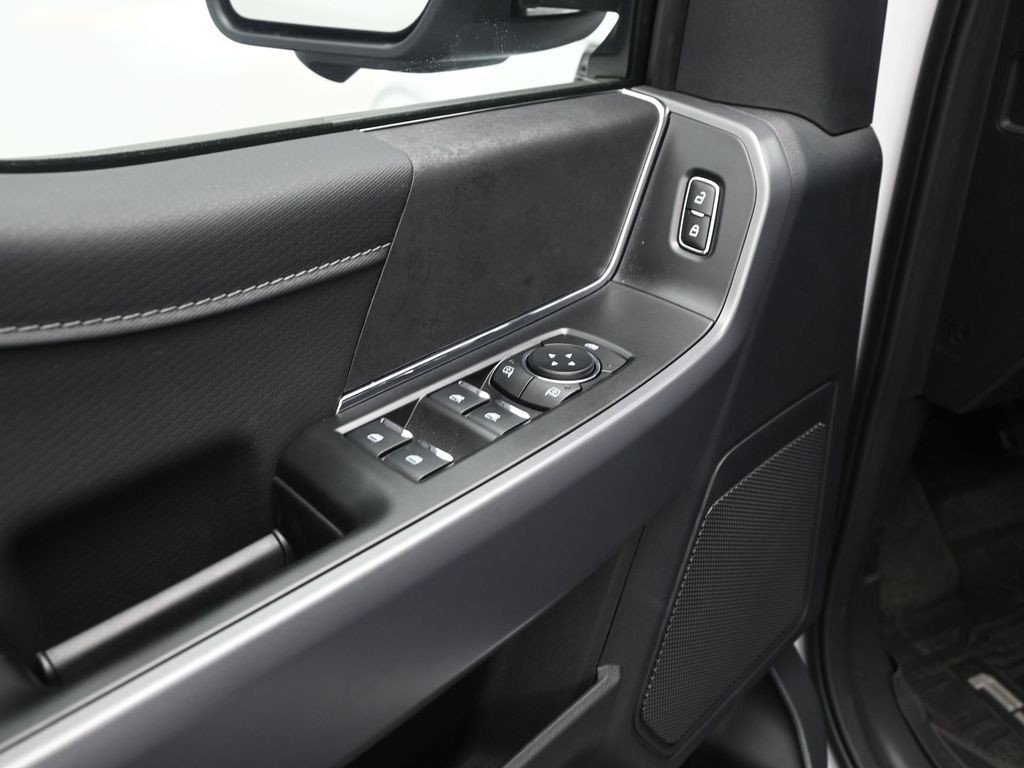 2025 Ford F-150 XLT photo 7