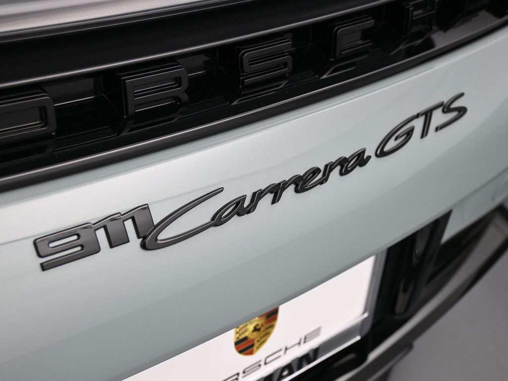 2026 Porsche 911 GTS photo 8