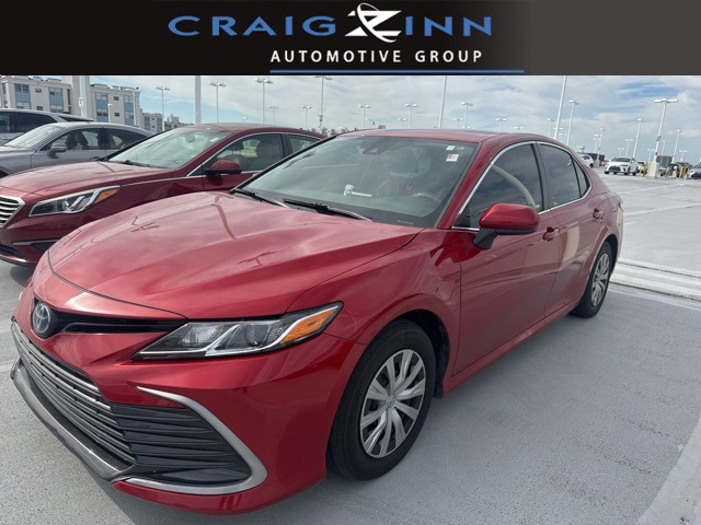 2023 Toyota Camry LE's photo