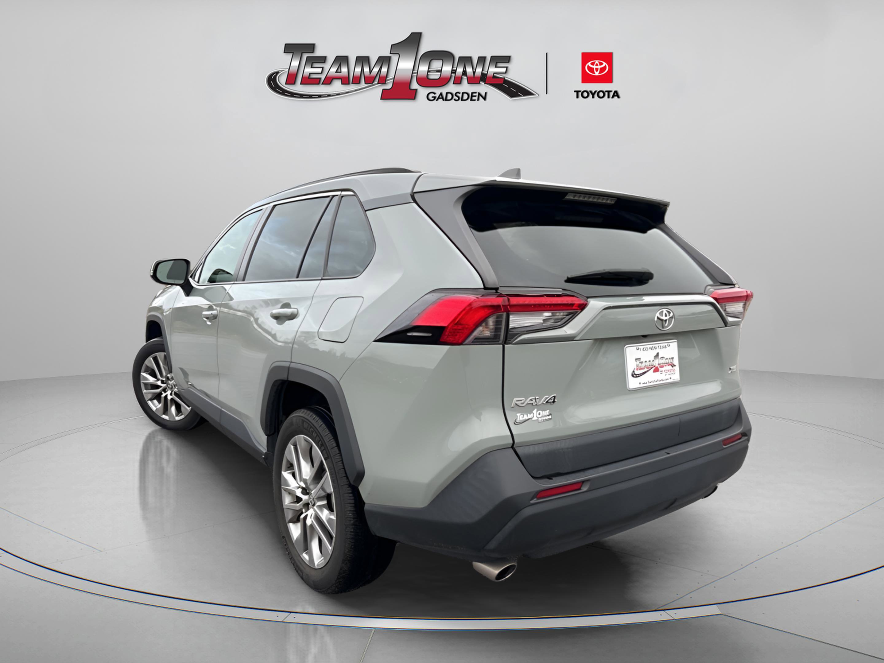 2022 Toyota RAV4 XLE Premium photo 4