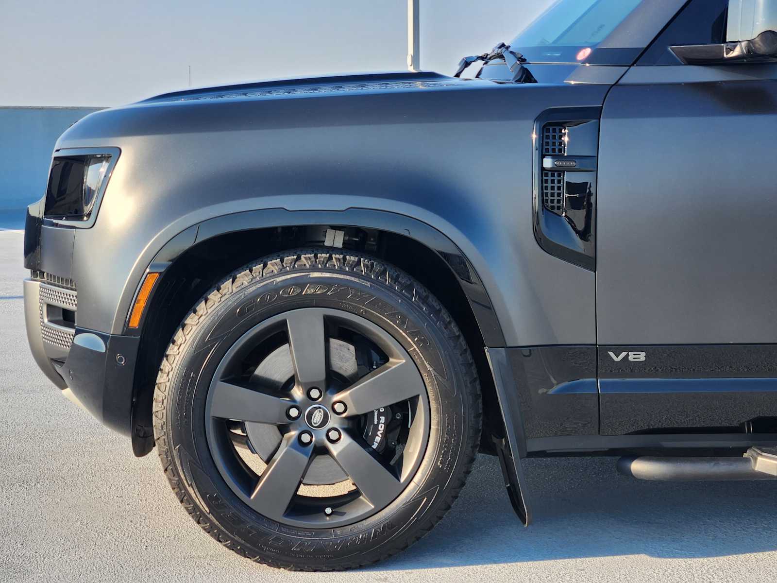 2024 Land Rover Defender Carpathian Edition photo 9