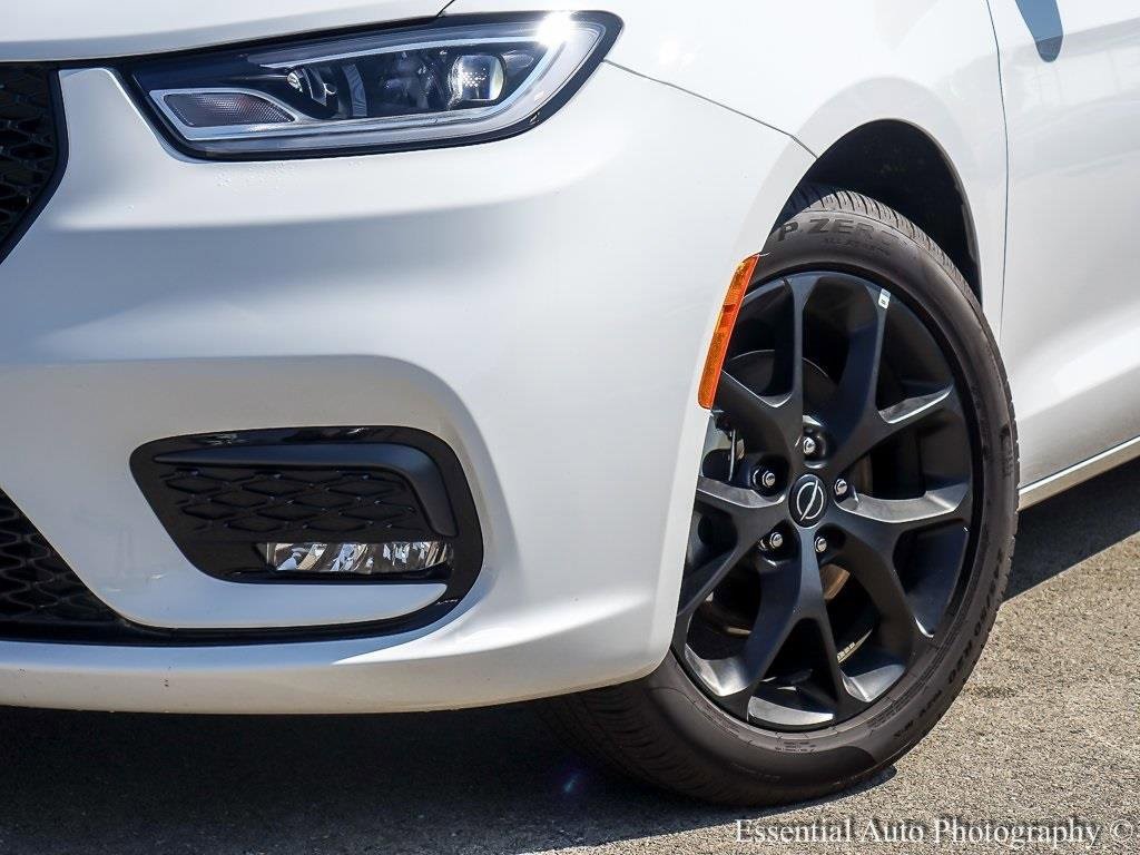 2025 Chrysler Pacifica Limited photo 4