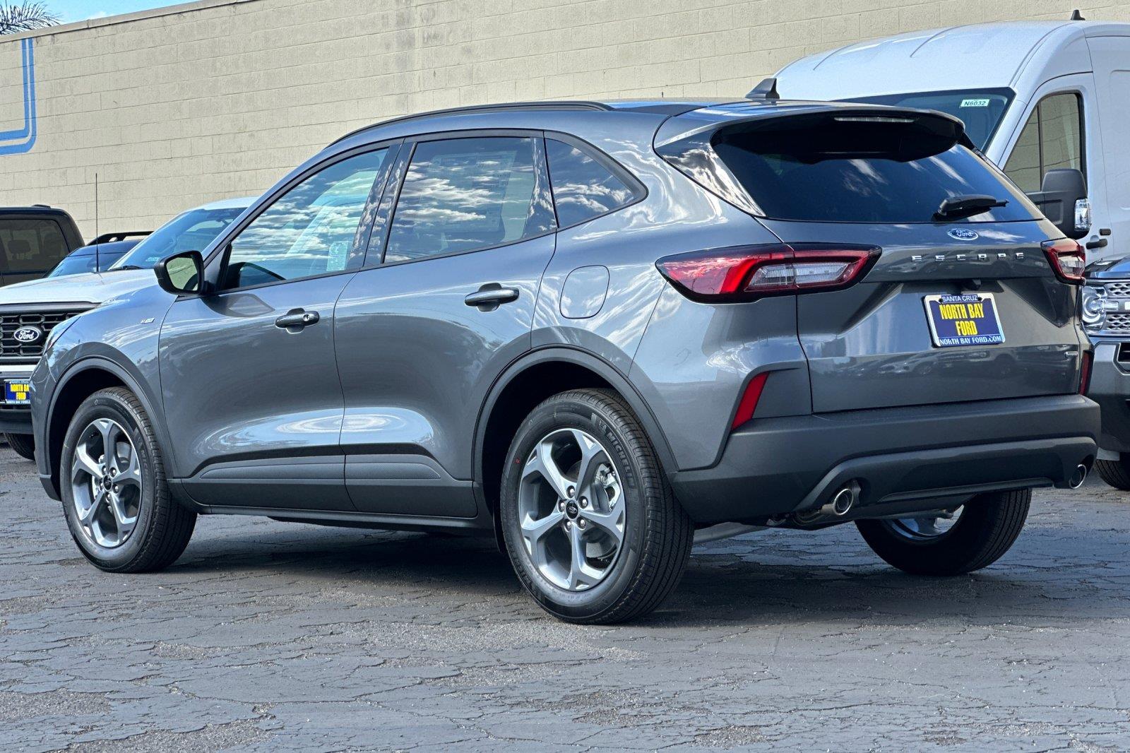 2025 Ford Escape ST-Line photo 3