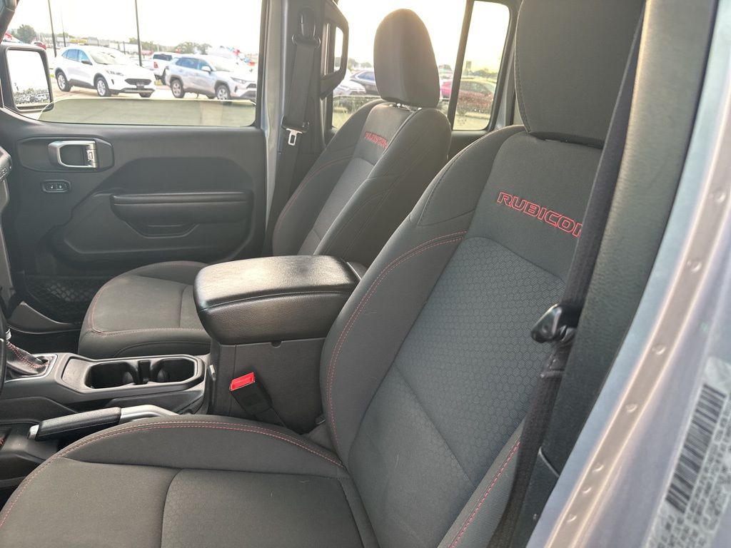 2018 Jeep Wrangler Unlimited Rubicon photo 2