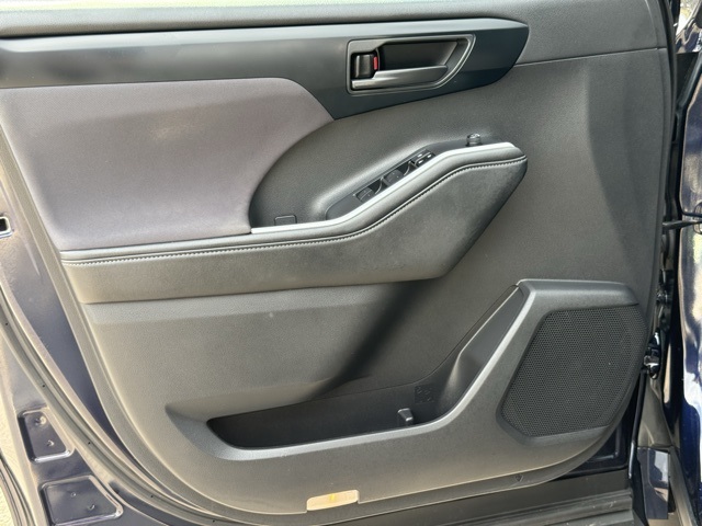 2024 Toyota Highlander LE photo 5
