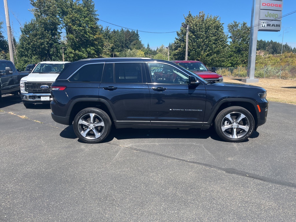 2023 Jeep Cherokee 4xe photo 3