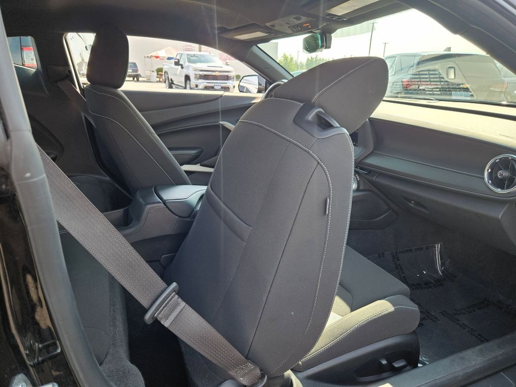 2023 Chevrolet Camaro 1LT photo 32