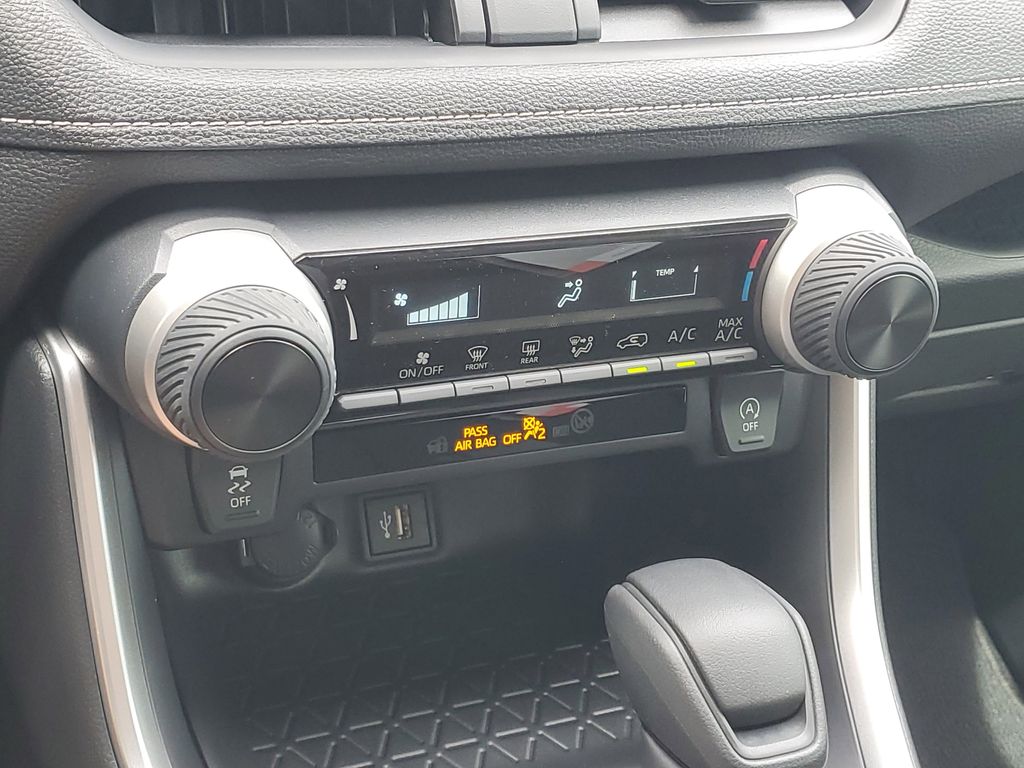 2025 Toyota RAV4 LE photo 26