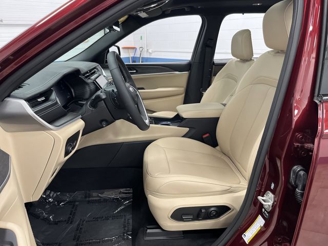 2024 Jeep Grand Cherokee Limited photo 3