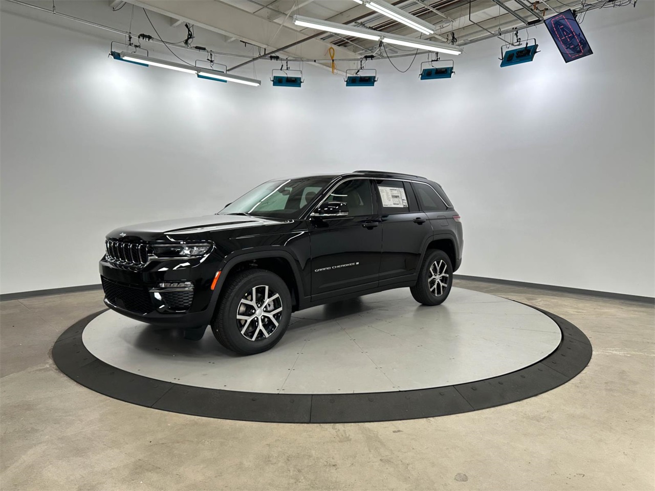 2025 Jeep Grand Cherokee Limited photo 6