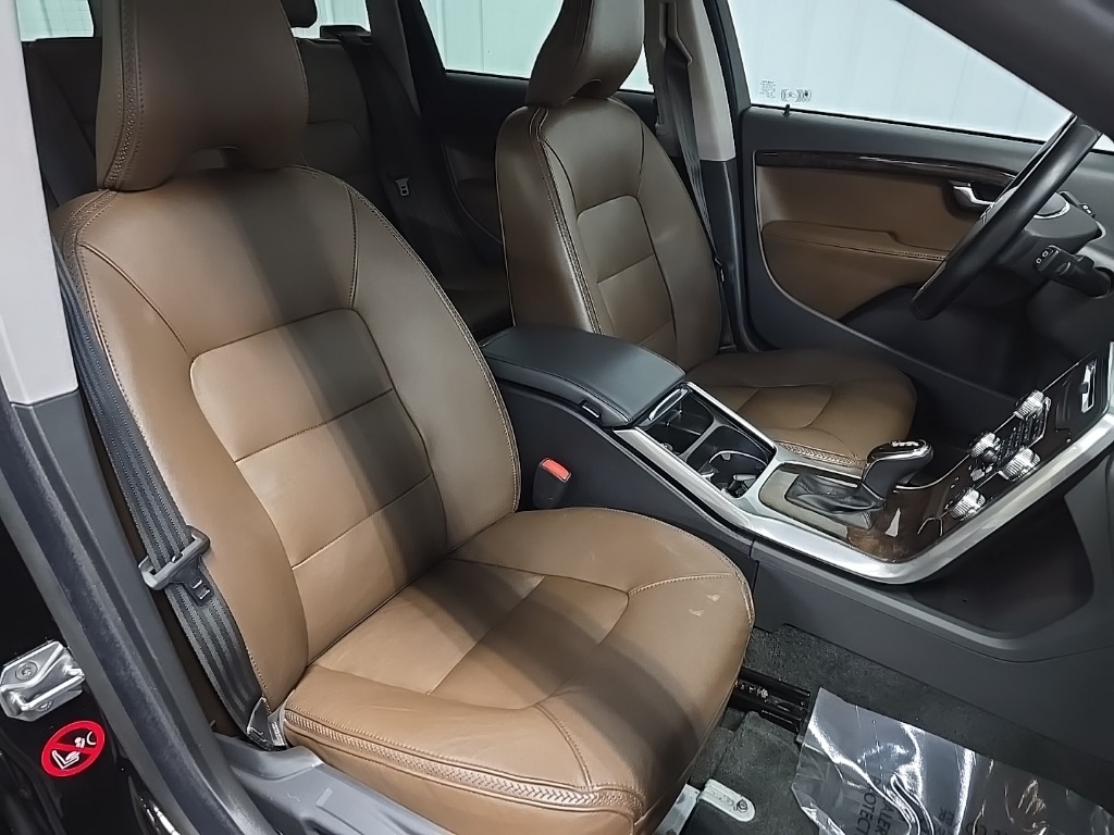 2016 Volvo XC70 T5 Premier photo 14