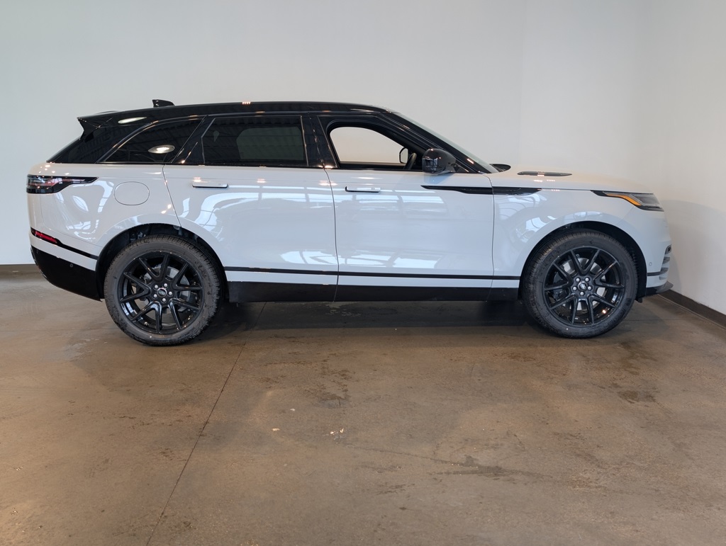 2026 Land Rover Range Rover Velar SE photo 4