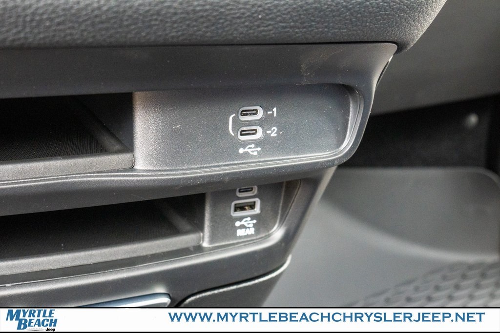 2026 Chrysler Pacifica photo 22