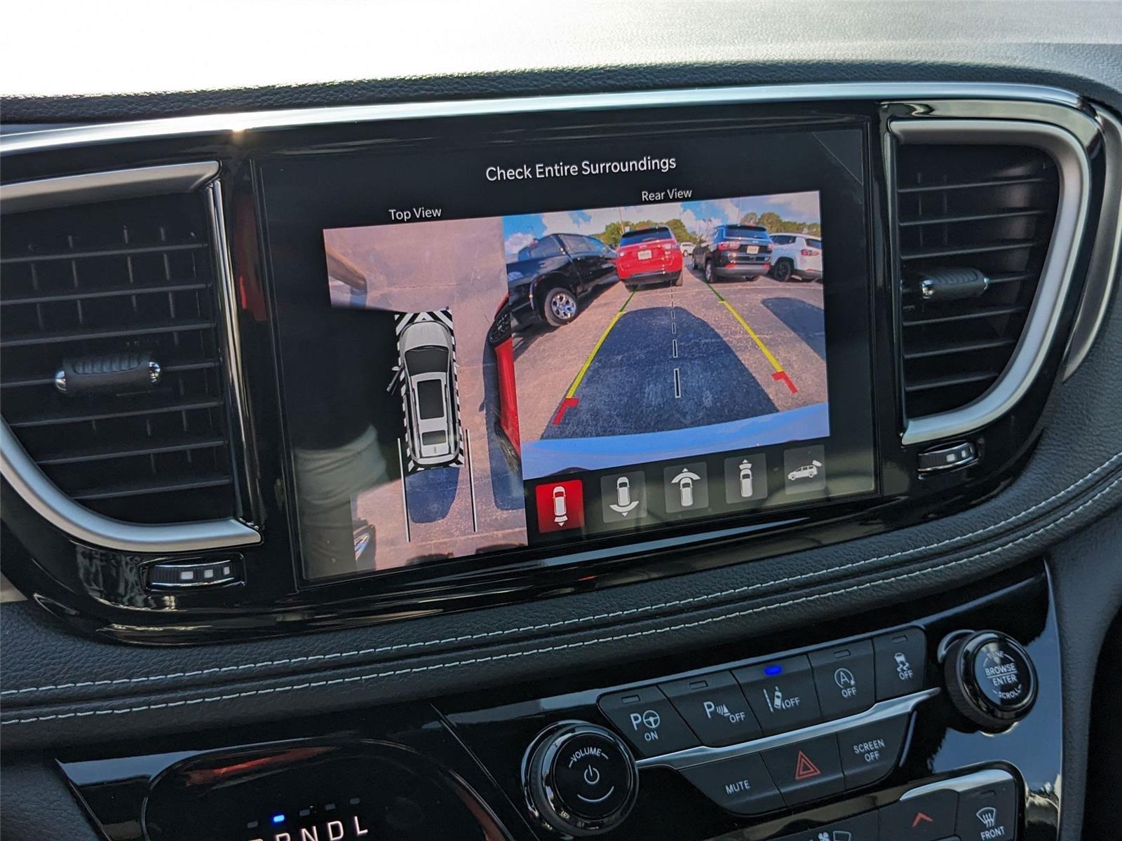 2025 Chrysler Pacifica photo 13