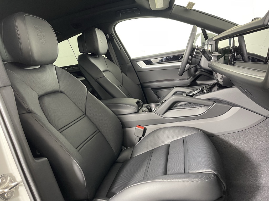 2025 Porsche Cayenne Coupe photo 16