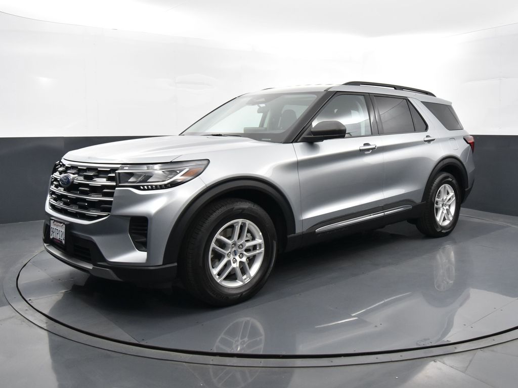 2025 Ford Explorer photo 4