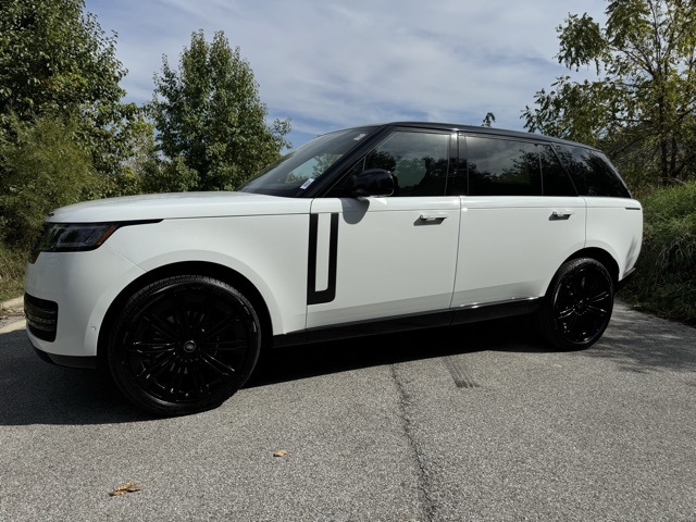 2025 Land Rover Range Rover SE photo 6