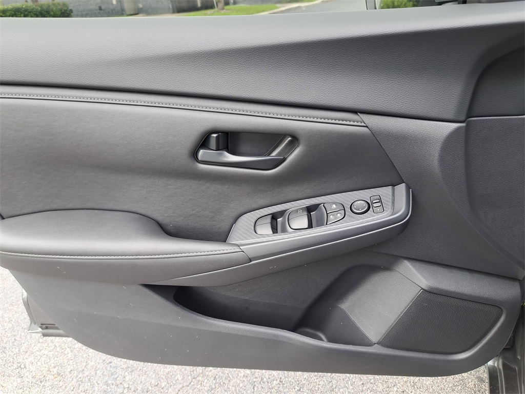 2025 Nissan Sentra S photo 21