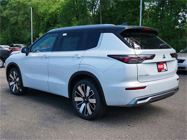 2025 Mitsubishi Outlander SEL photo 2