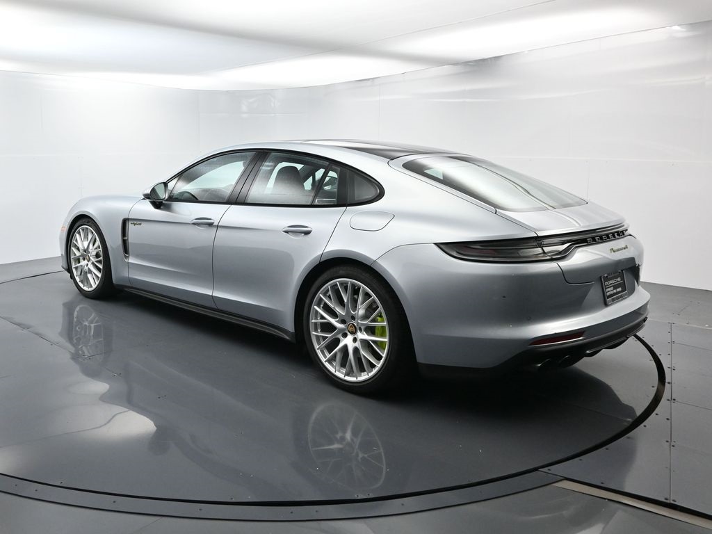 2022 Porsche Panamera E-Hybrid 4 photo 2