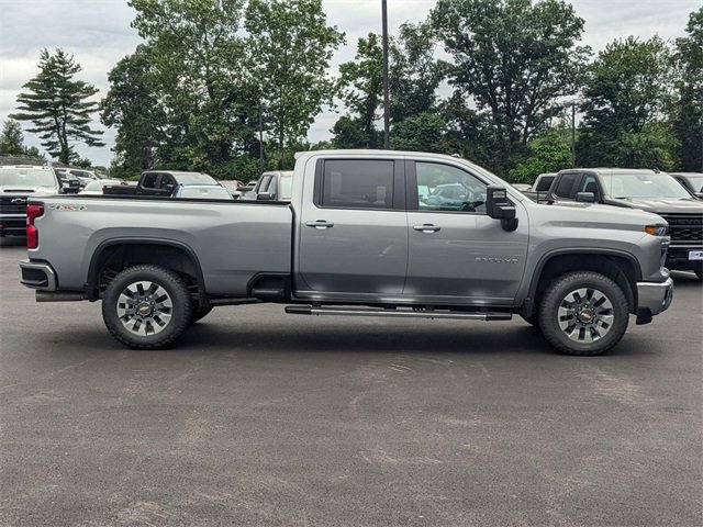2025 Chevrolet Silverado 3500HD LT photo 2