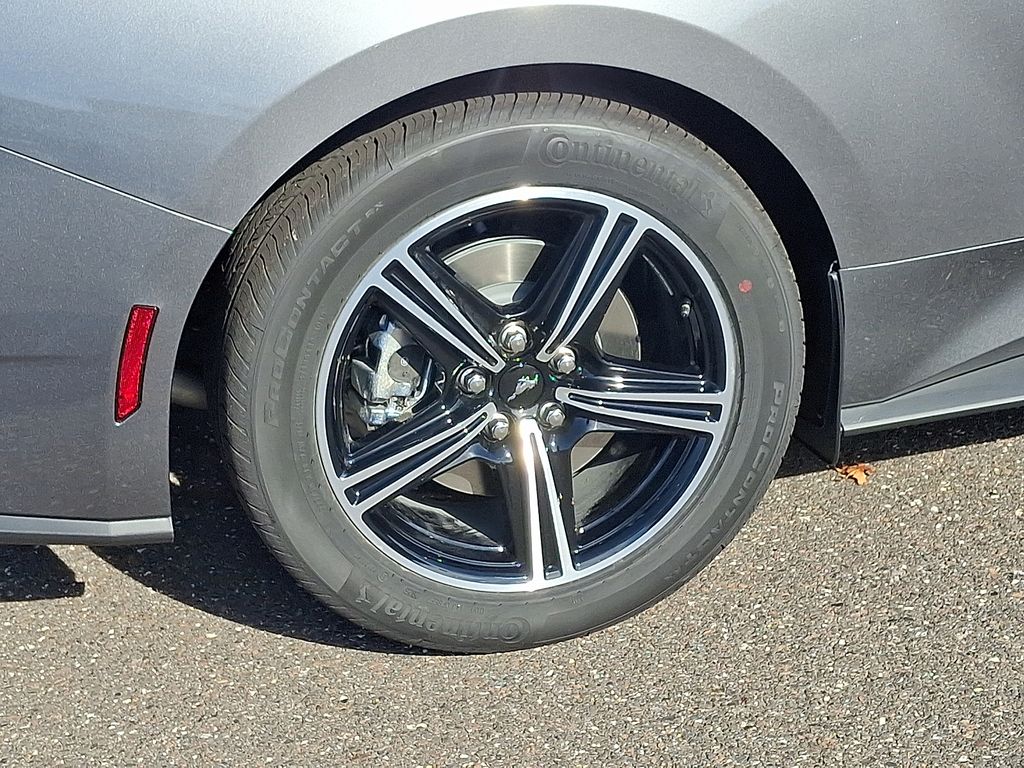 2025 Ford Mustang EcoBoost photo 4