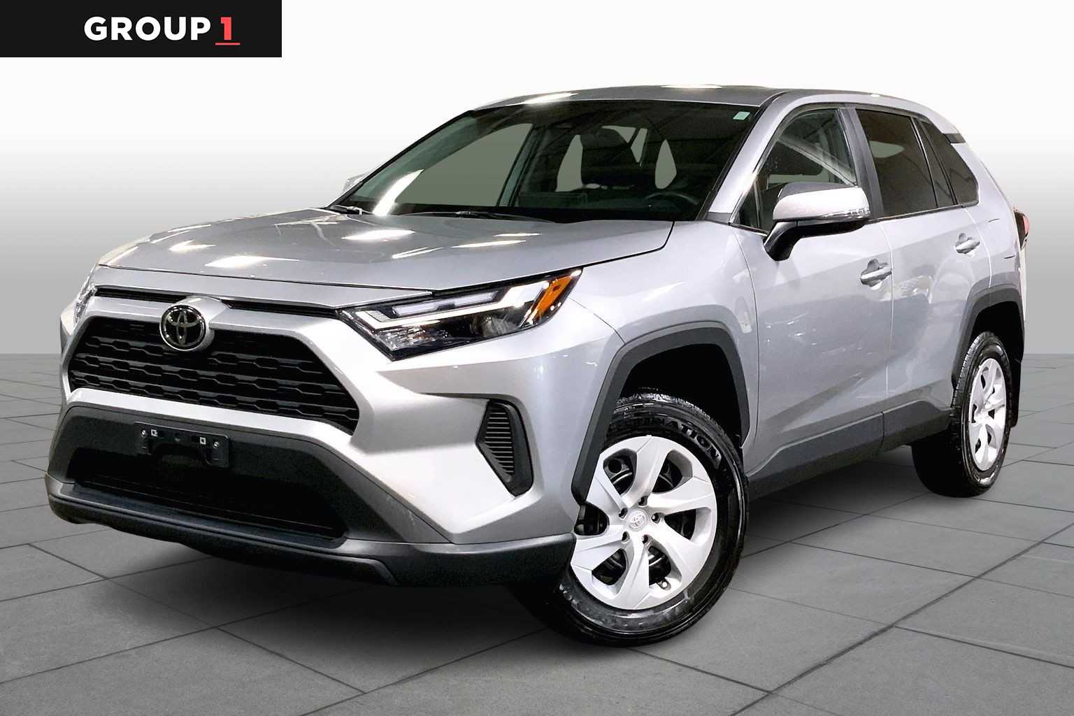 2025 Toyota RAV4 LE's photo