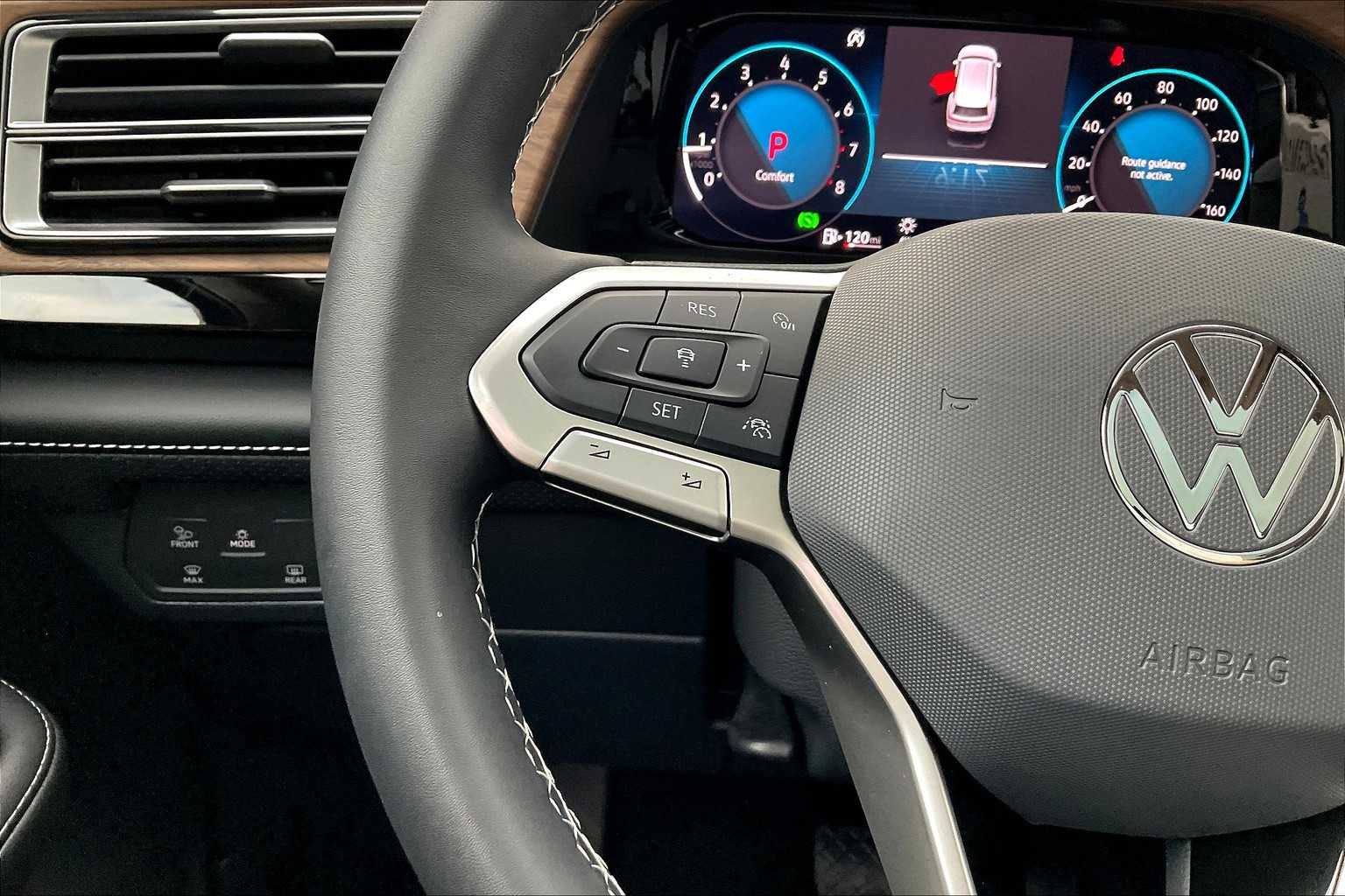 2024 Volkswagen Atlas SE Technology photo 23