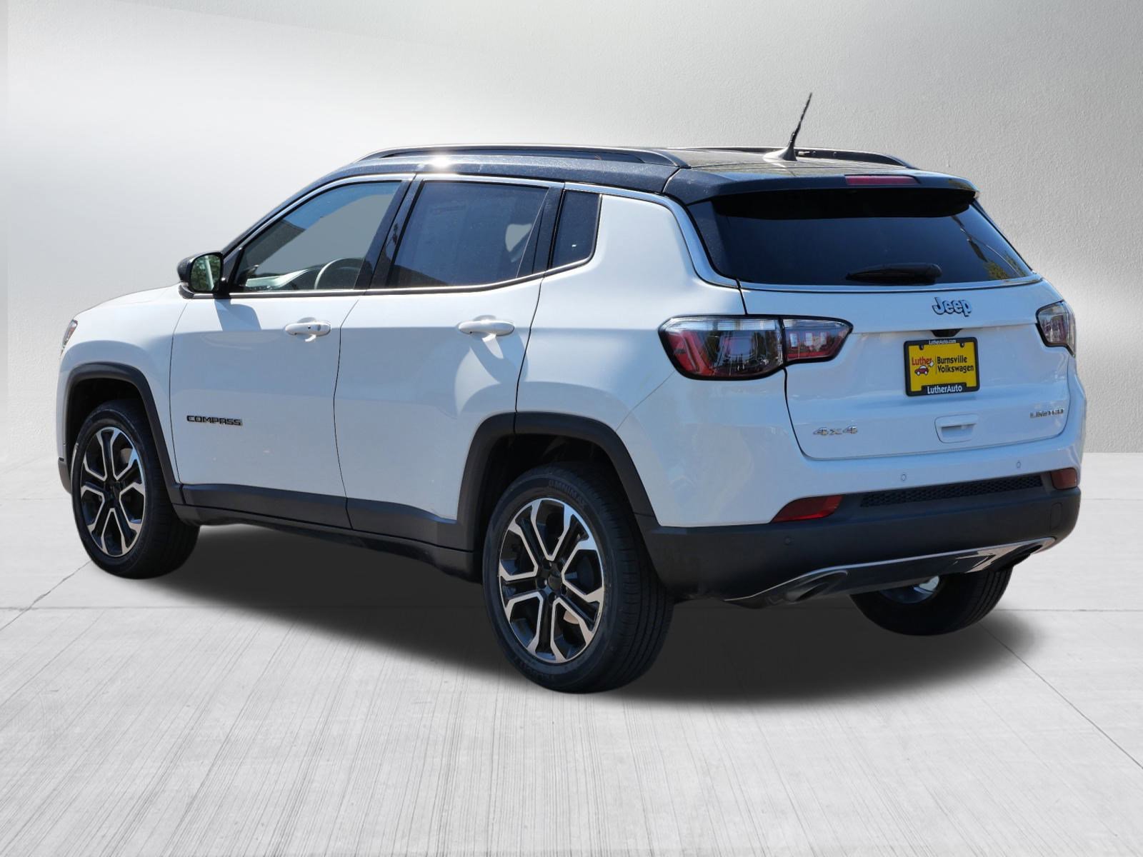 2023 Jeep Compass Limited photo 3
