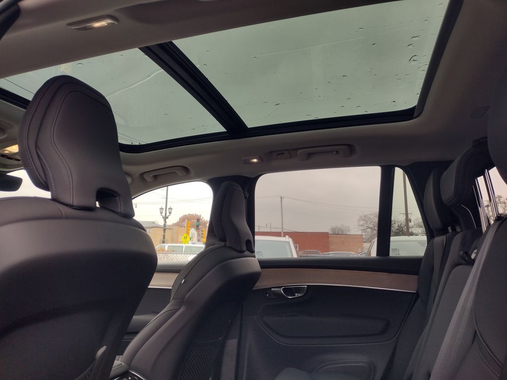 2026 VOLVO XC90 - Image 23