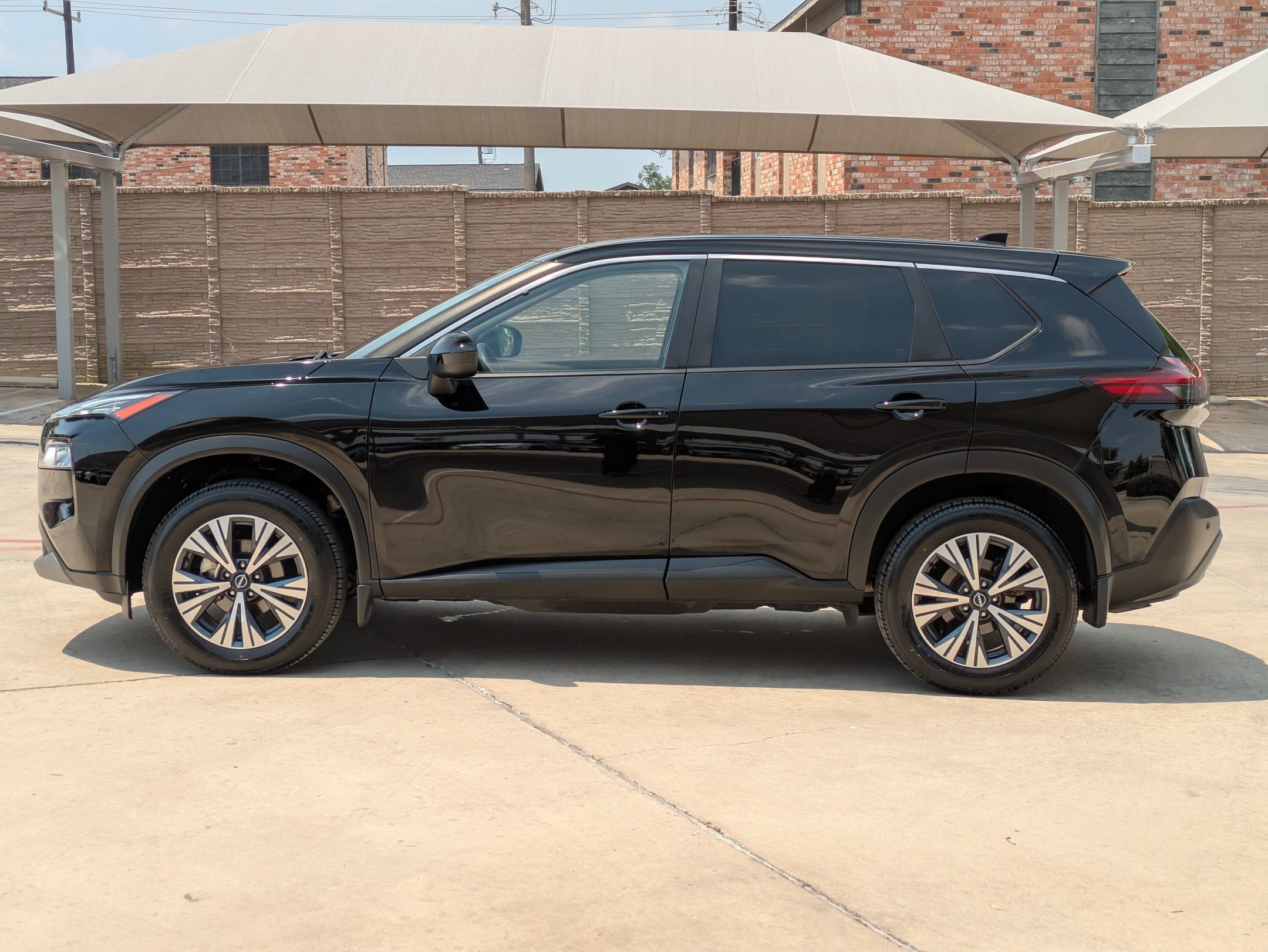 2023 Nissan Rogue SV photo 3