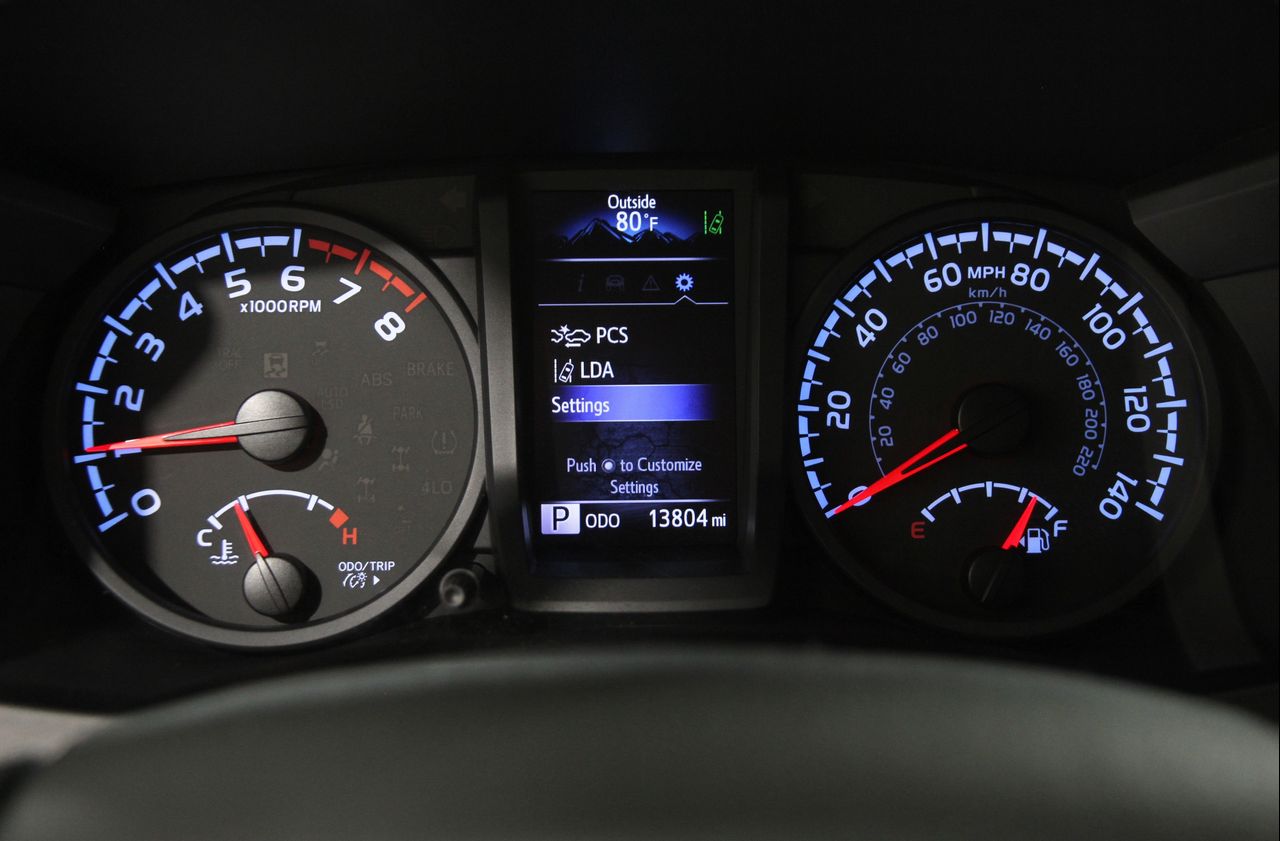 2022 Toyota Tacoma SR V6 photo 8