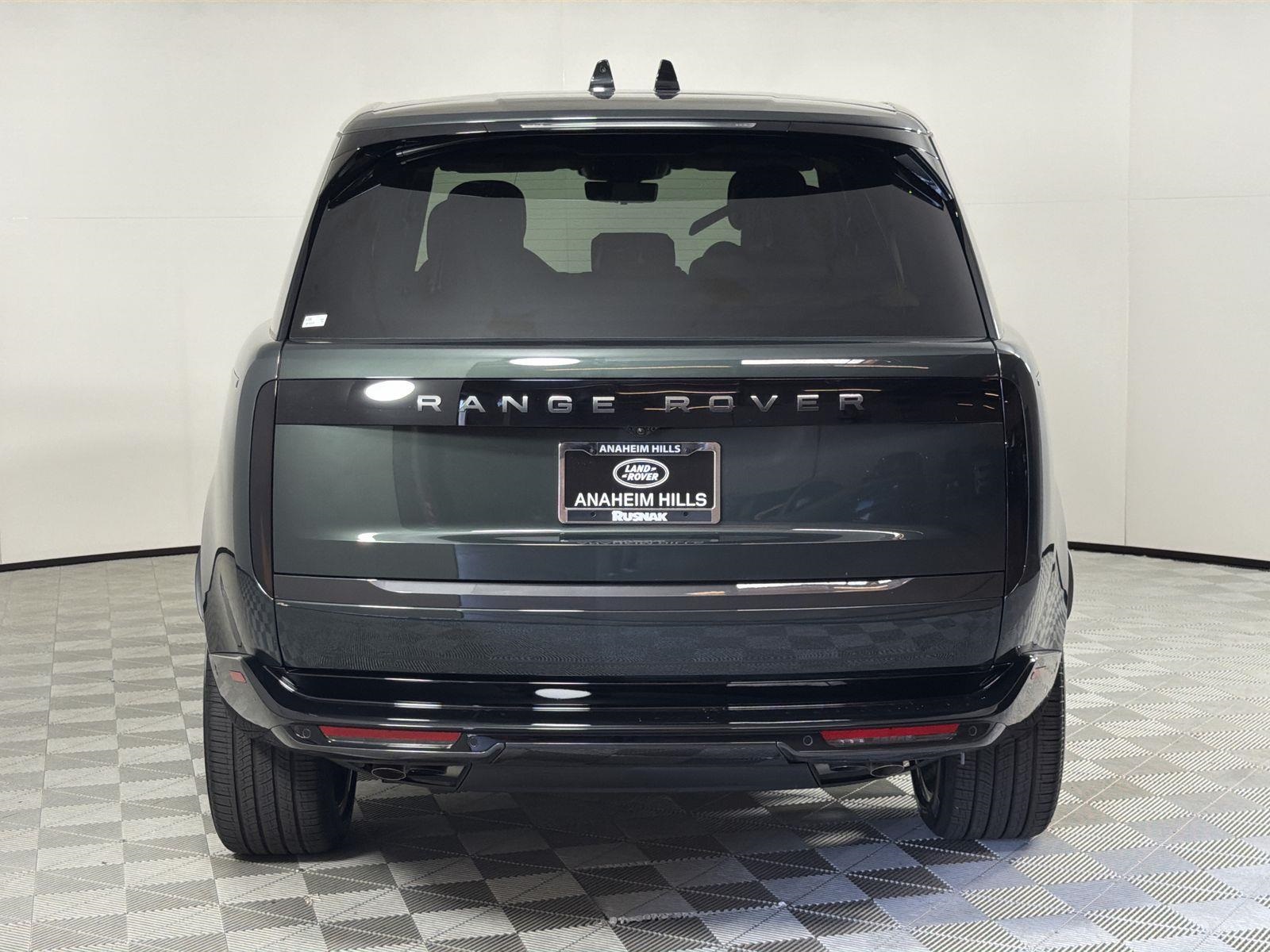 2025 Land Rover Range Rover SE photo 4