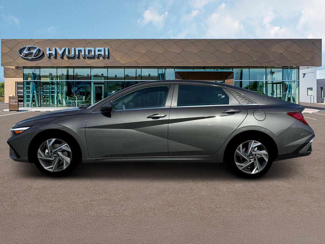 2025 Hyundai Elantra SEL Convenience photo 2