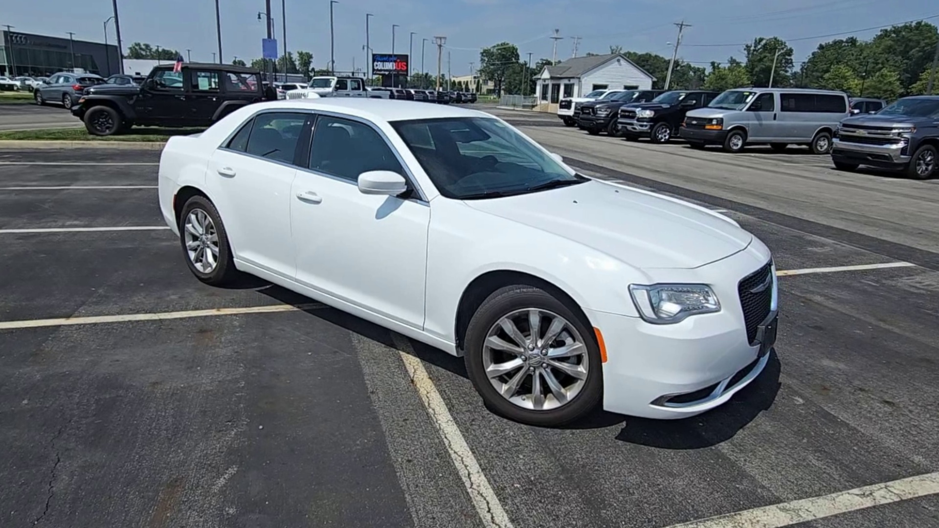 2022 Chrysler 300 Touring photo 36