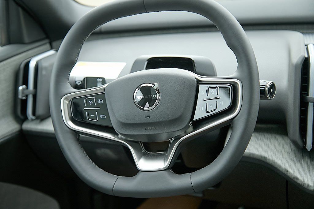 2026 VOLVO EX30 - Image 22