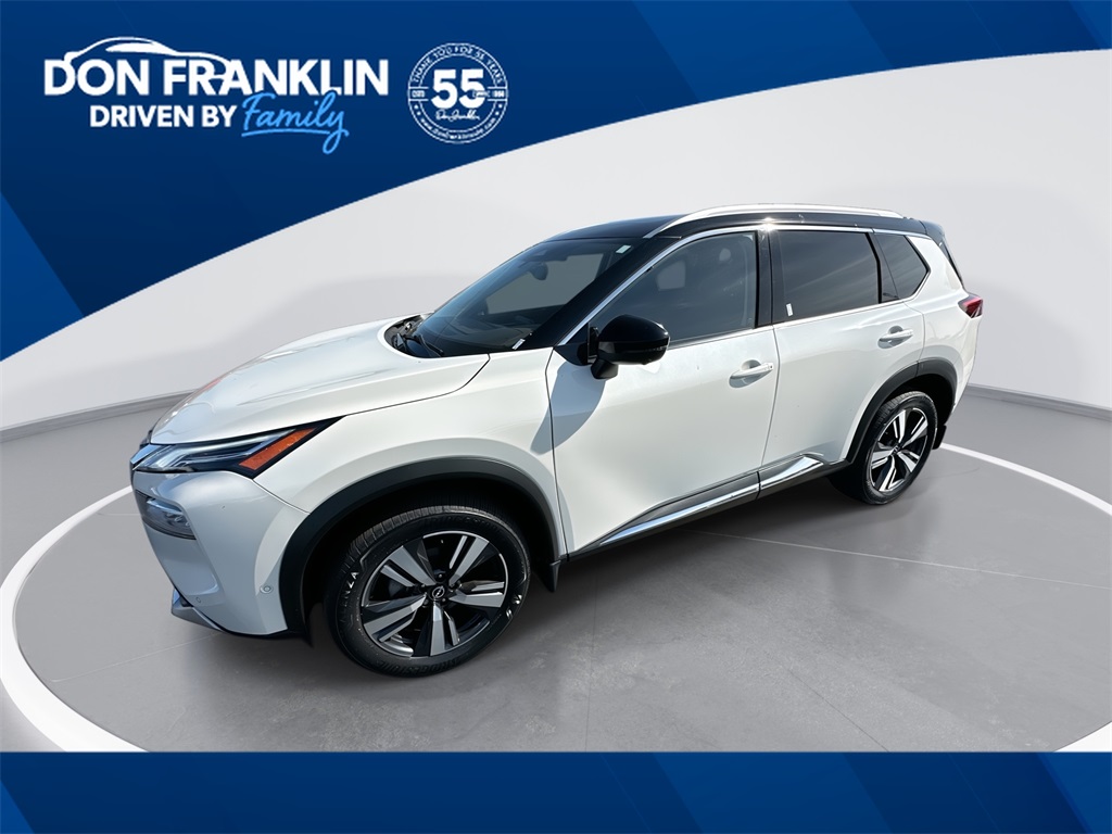 2022 Nissan Rogue Platinum's photo