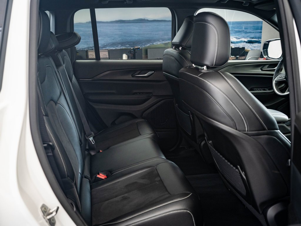2023 Jeep Grand Cherokee Altitude photo 32