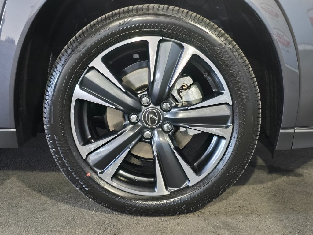 2025 Lexus UX photo 4