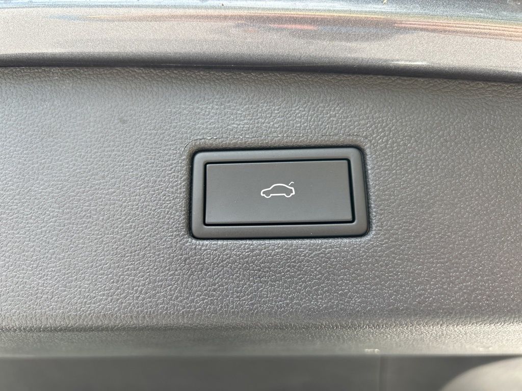 2024 Volkswagen Tiguan SE R-Line Black photo 46