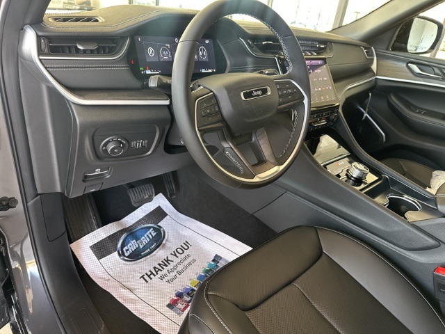 2025 Jeep Grand Cherokee Limited photo 16