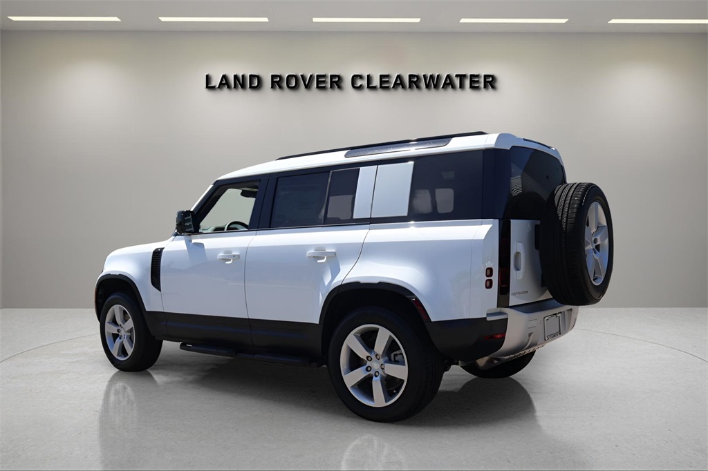 2025 Land Rover Defender 110 S photo 3