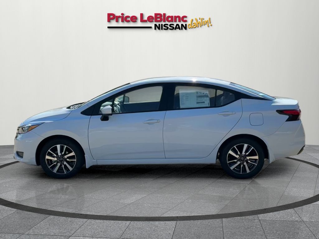 2025 Nissan Versa SV photo 4