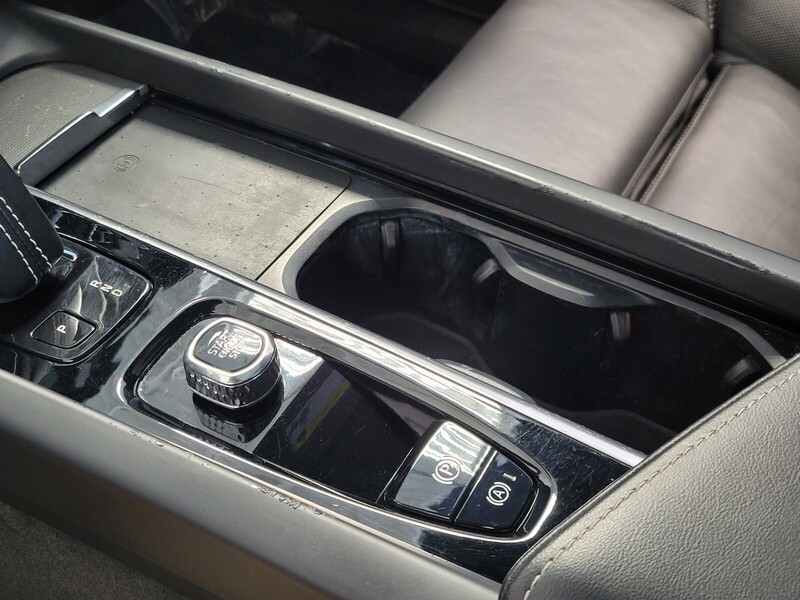 2022 Volvo XC60 B5 R-Design photo 29