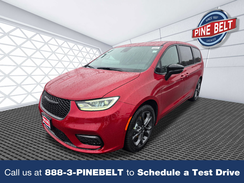 2026 Chrysler Pacifica Select's photo