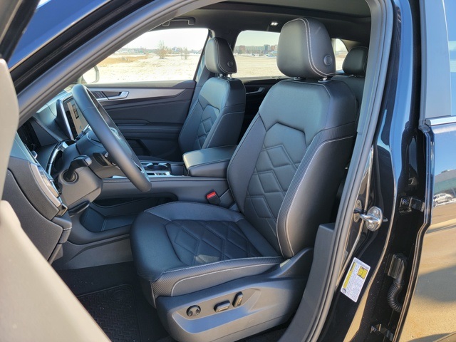 2025 Volkswagen Atlas Cross Sport SE Technology photo 2